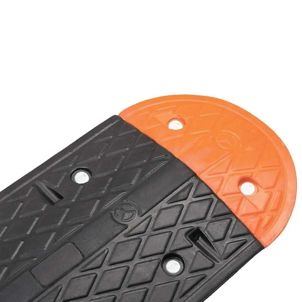 Rubber Speed Hump Traffic Safety Deceleration Bumper for Roads Driveways and Parking Areas 129 x 32.5 x 4 cm