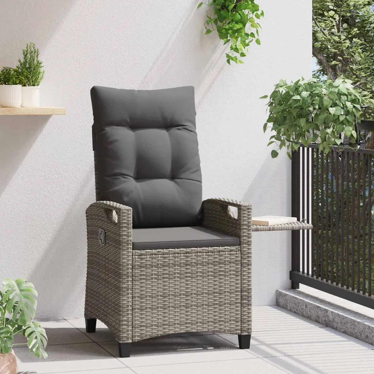 Reclining Grey Garden Chair with Table